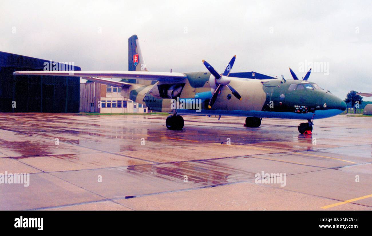 Slovakian Air Force - Antonov an-26 2506 (msn 12506), de 2 ZDLP, au Royal International Air Tattoo - RAF Fairford le 29 juillet 1994. Banque D'Images