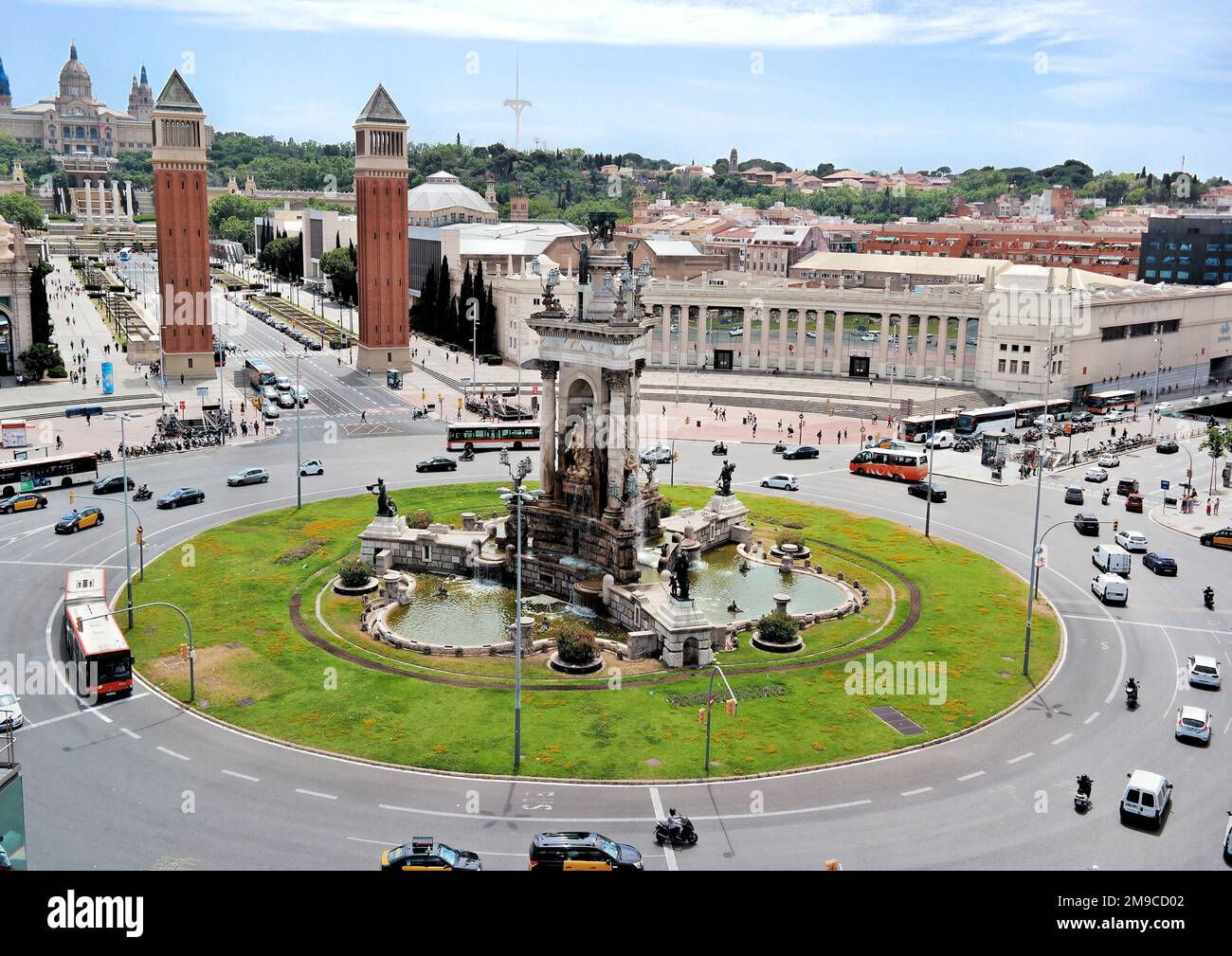 Barcelone, Espagne - Mai 2018 : vue aérienne de la Plaça d'Espanya, vers les Tours vénitiennes et le Musée national d'Art. Banque D'Images