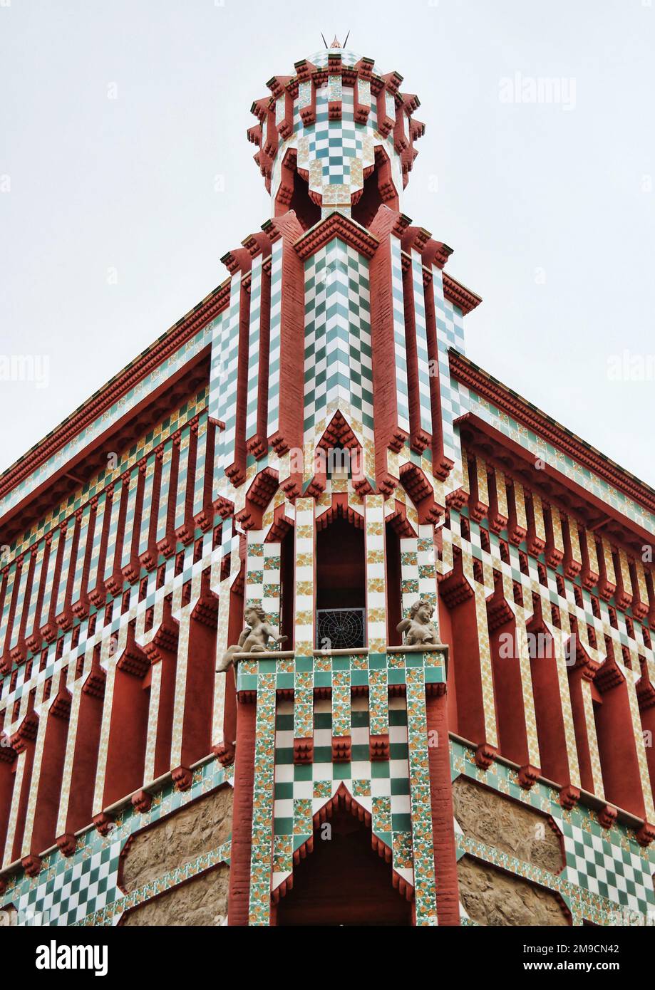 Barcelone, Espagne, mai 2018 : façade de Casa Vicens avec carreaux colorés. C'est le premier chef-d'œuvre d'Antoni Gaudí. Maison d'été pour la famille Vicens Banque D'Images