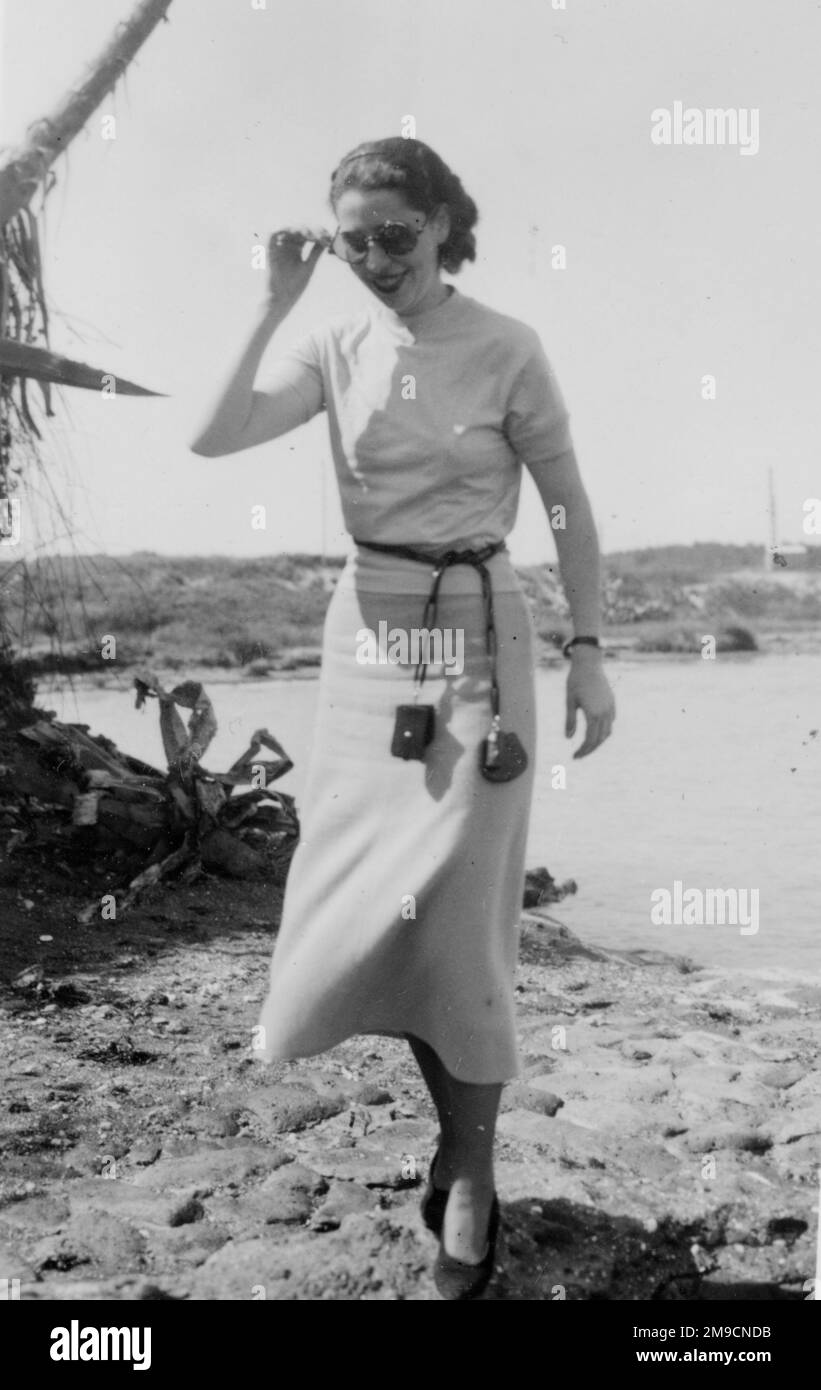 Femme glamour sur la plage Banque D'Images