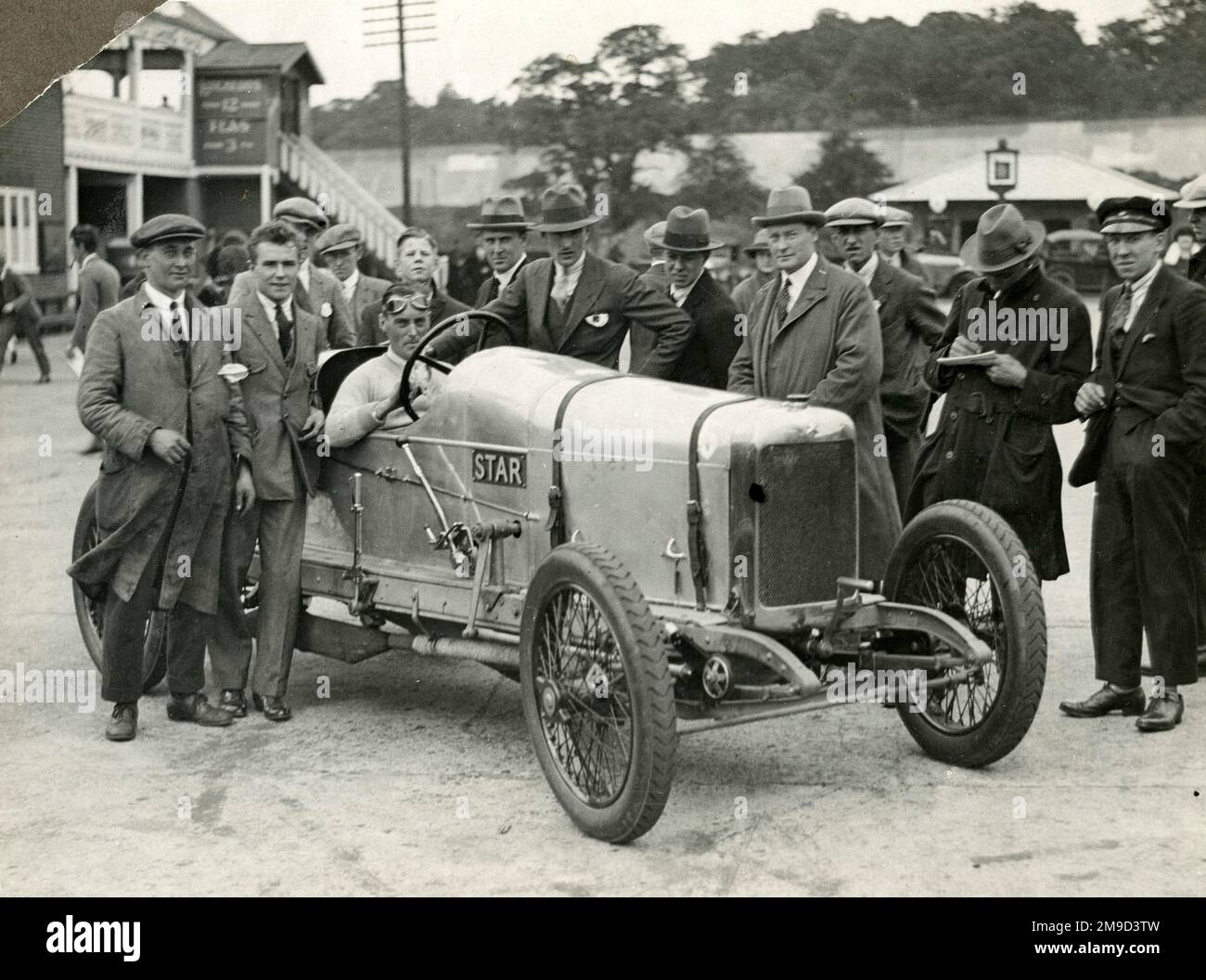 Campbell en voiture Star II litre après la victoire à Brooklands - Villa à côté après avoir gagné 31st 75mph long handicap réunion BARC le 13th septembre 1924. Banque D'Images