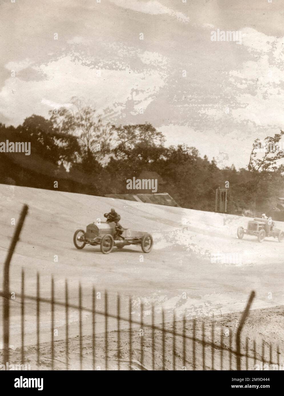 Brooklands - première rencontre 1907 - Sangster Eyriel-Simplex pendant la course Gottlieb Daimler Memorial Race. Banque D'Images