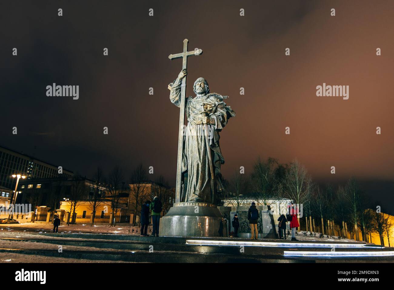 MOSCOU, RUSSIE - 23 DÉCEMBRE 2016 : monument du Saint-Prince Vladimir le Grand sur la place Borovitskaya près du Kremlin, Moscou Banque D'Images