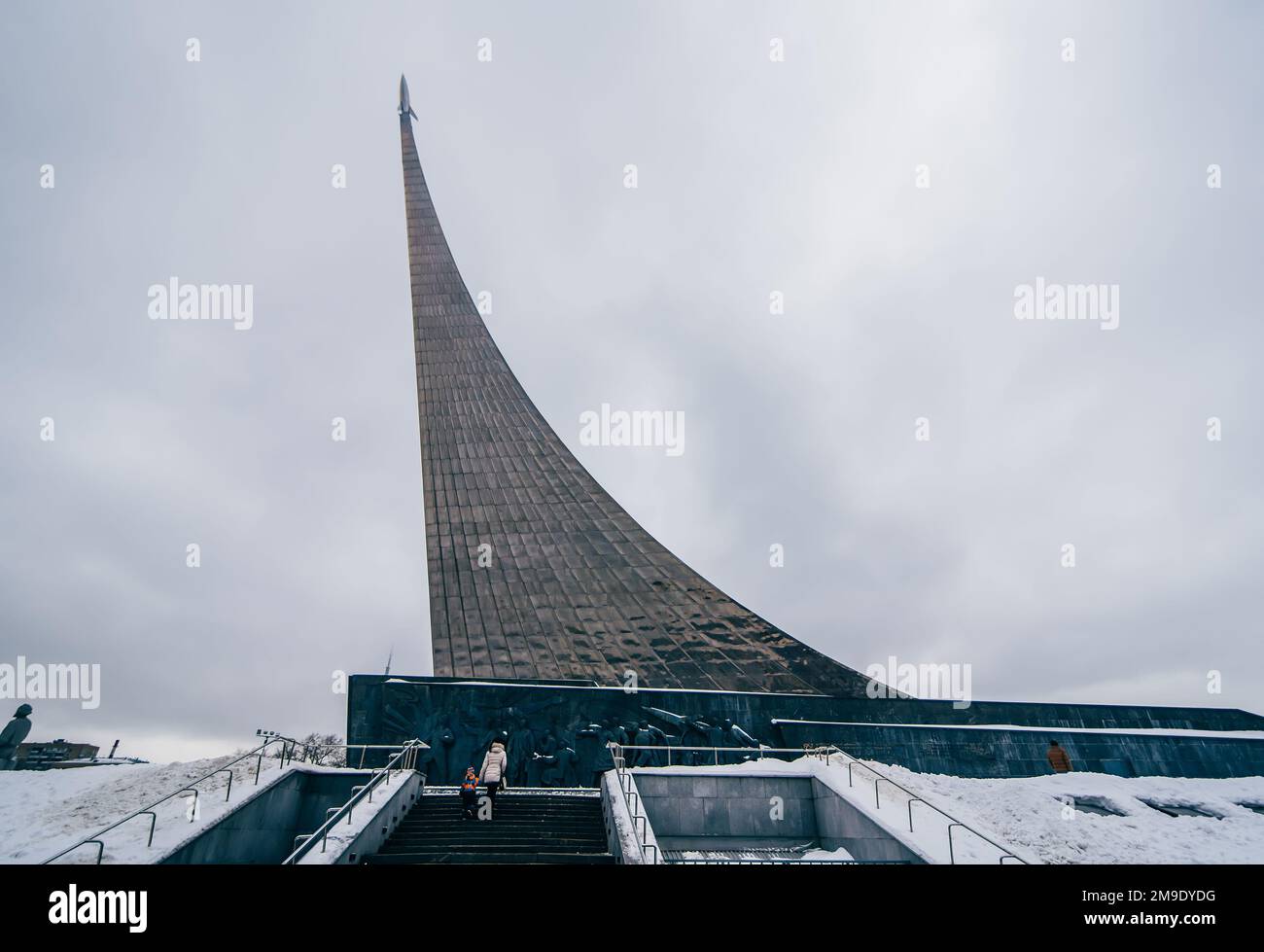 MOSCOU, RUSSIE - 25 DÉCEMBRE 2016 : monument aux conquérants de l'espace à Moscou, Russie. Musée de l'aéronautique à VDNH Banque D'Images