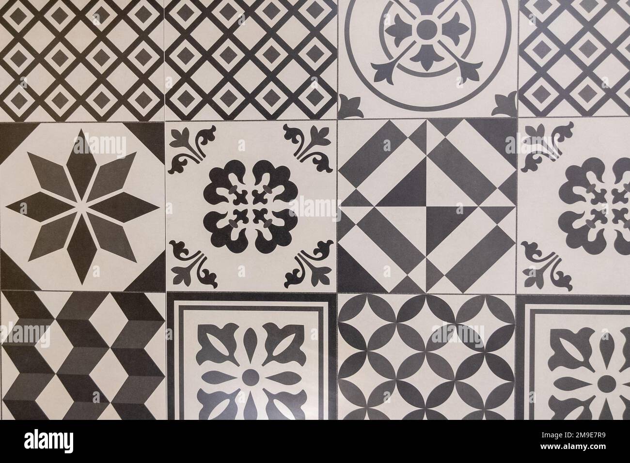 Carrelage en céramique style patchwork géométrique sans couture sud Azulejo décor de tuiles arrière-plan Banque D'Images