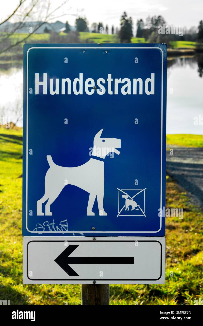Panneau d'information, plage pour chiens à Rottachstausee, Allgaeu, Bavière, Allemagne Banque D'Images
