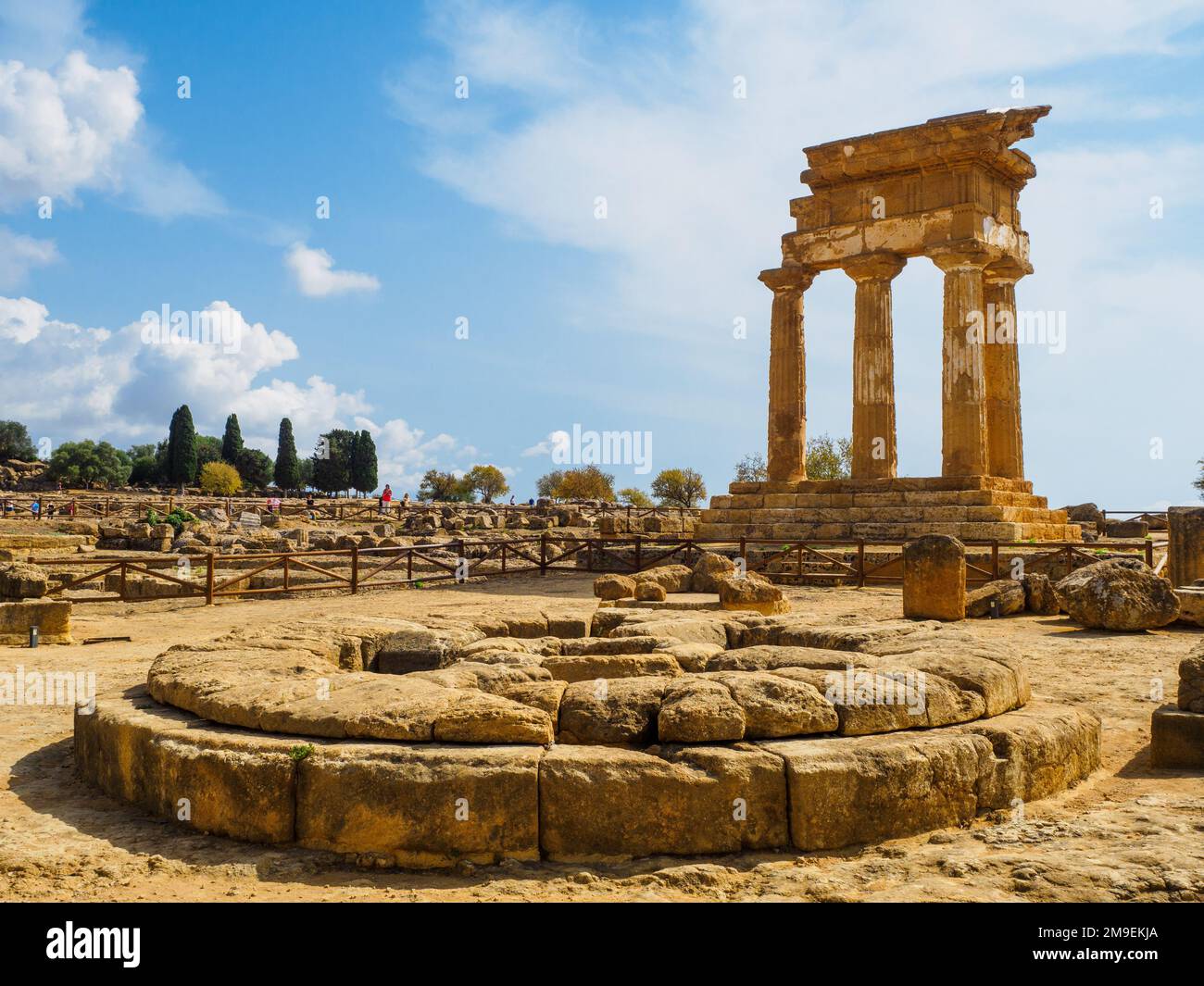 Autel dans le sanctuaire des divinités chthoniques et le temple du Dioscuri - Vallée des temples site archéologique - Agrigente, Sicile, Italie Banque D'Images
