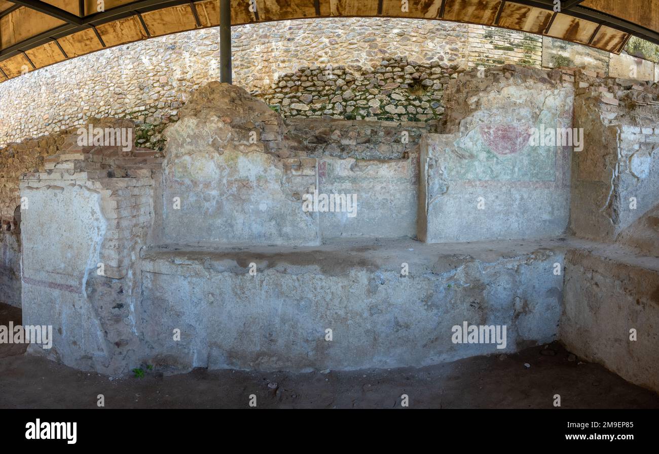 Les thermes romains situés dans le site archéologique de Munigua en Andalousie, Espagne Banque D'Images