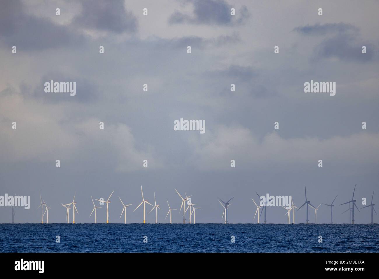 Llandudno, pays de Galles. Gwynt y Môr (gallois: Signifiant vent de mer) est un parc éolien offshore de 576 mégawatts (MW) situé au large des côtes du pays de Galles. Banque D'Images