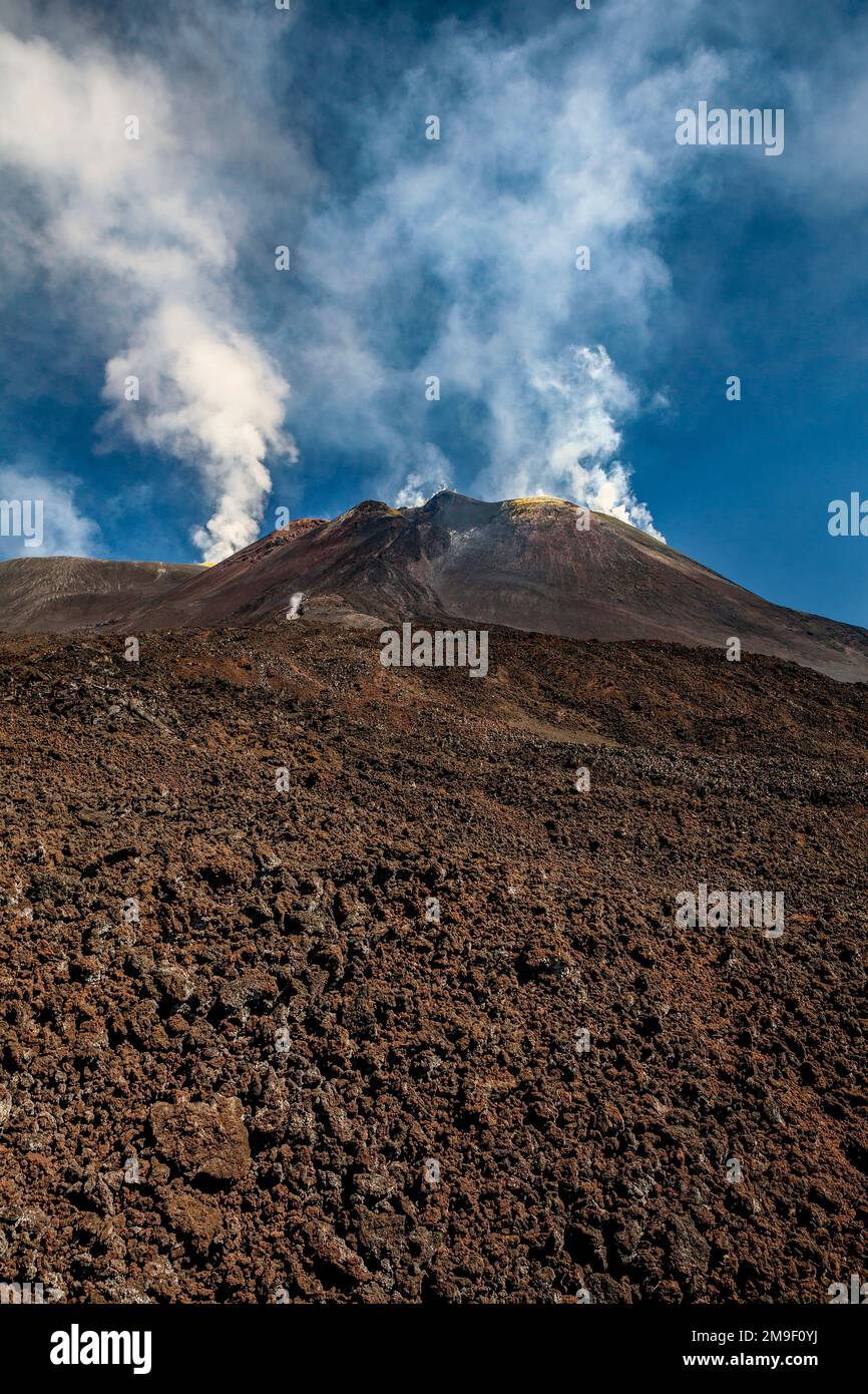 Vapeur volcanique active sur l'Etna, le plus haut volcan d'Europe Banque D'Images
