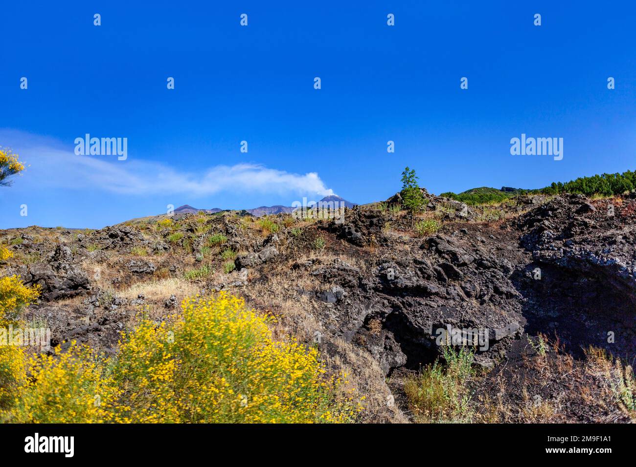 Vue lointaine sur l'Etna, le plus haut volcan d'Europe Banque D'Images