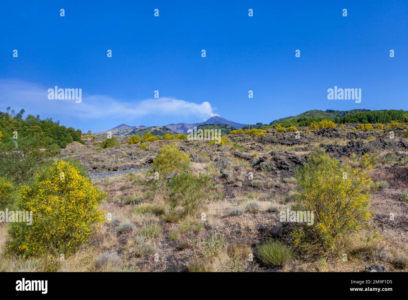 Vue lointaine sur l'Etna, le plus haut volcan d'Europe Banque D'Images