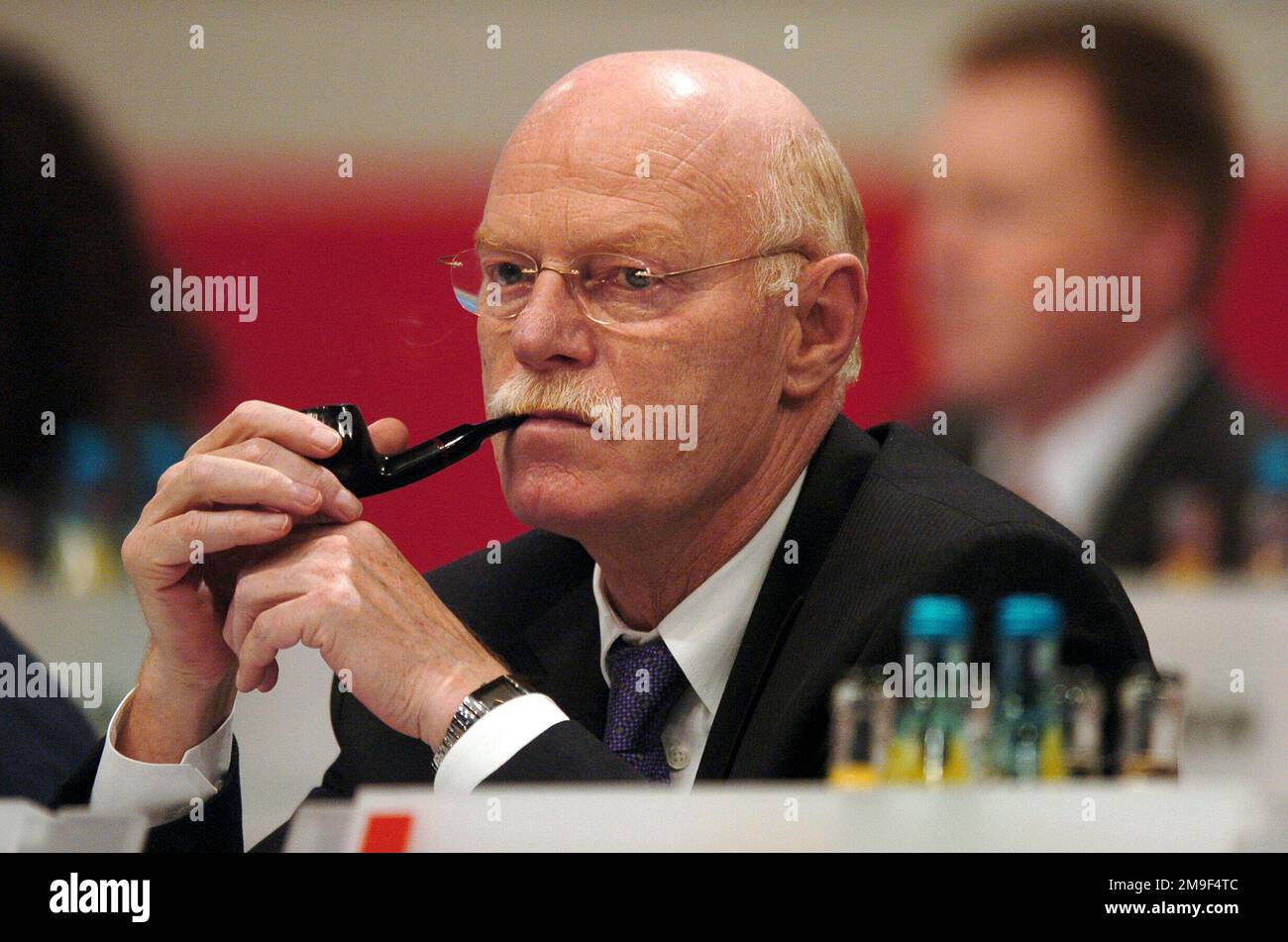 PHOTO DE L'ARCHIVE: Peter frappé aurait 80 ans sur 24 janvier 2023, Peter FRAPPÉ. Conférence SPD à Karlsruhe sur 15 novembre 2005. ? Banque D'Images