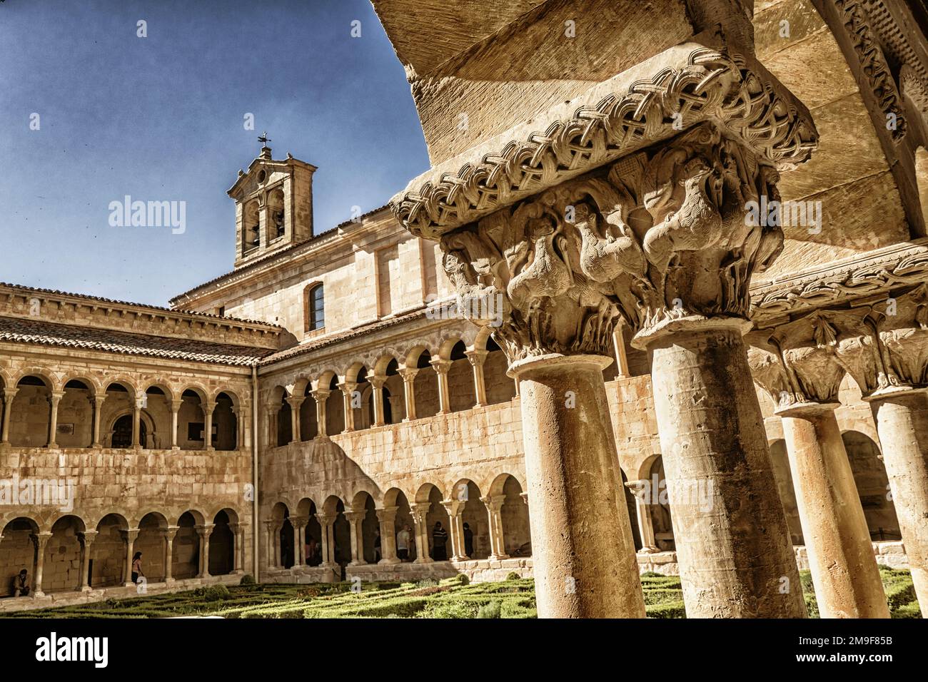 Cloître de Silos, Abbaye de Santo Domingo de Silos, 7-18th Monastère bénédictin, Santo Domigo de Silos, Burgos, Castille Leon, Espagne, Europe Banque D'Images