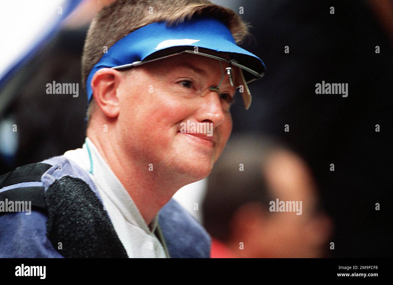 Côté droit, vue en gros plan du sergent d'ÉTAT-MAJOR de l'armée américaine Kenneth A. Johnson alors qu'il regarde le tableau de bord (pas de spectacle) lundi, 18 septembre 2000, après qu'il n'a pas réussi à faire le dernier tour dans l'épreuve de fusil d'air de 10 mètres masculin aux Jeux Olympiques de Sydney. SSG Johnson est membre de l'unité de la stratégie des marchés des États-Unis à fort Benning, en Géorgie. Base: Sydney État: Nouvelle-Galles du Sud pays: Australie (AUS) Banque D'Images