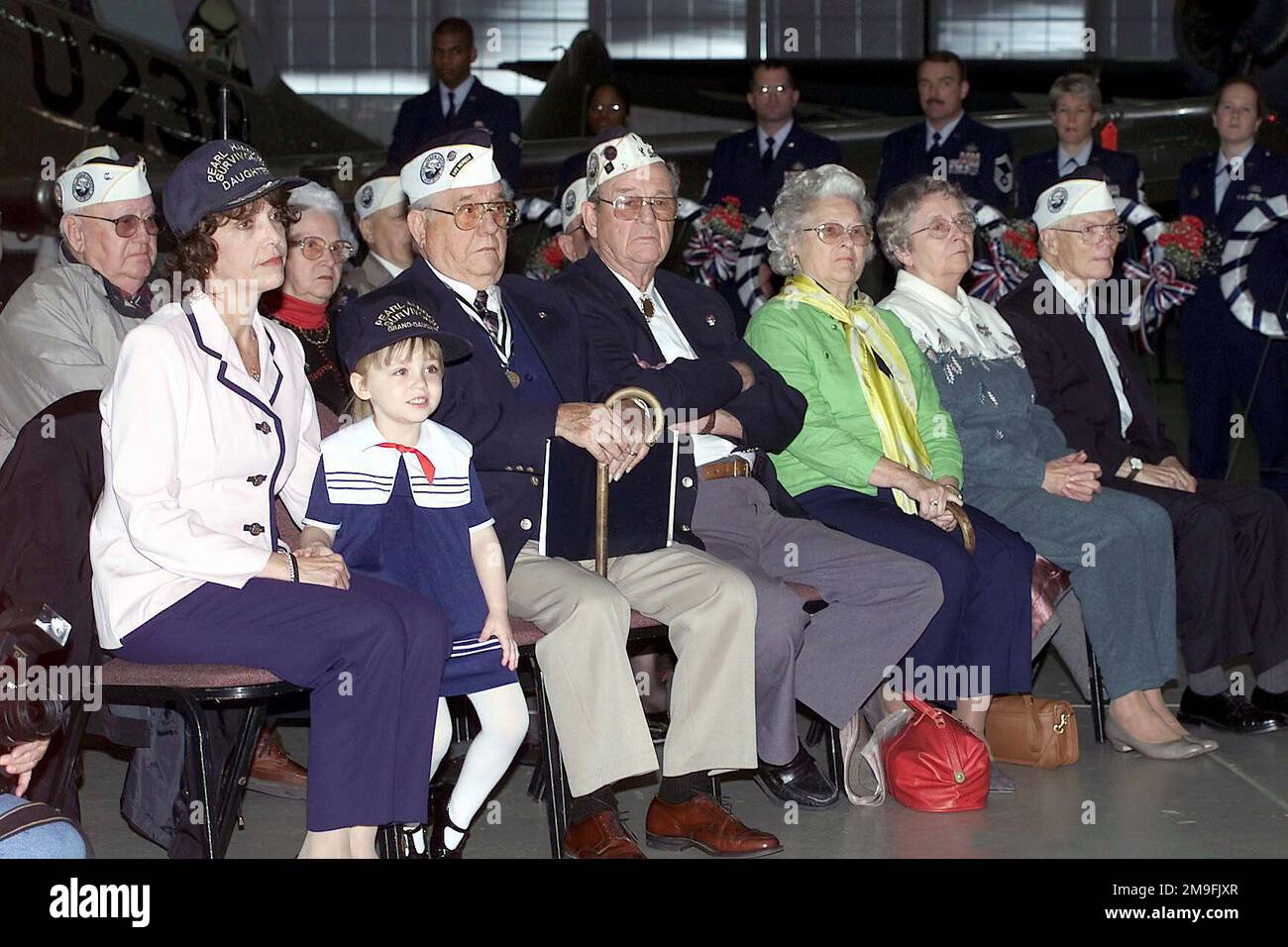 Les survivants de Pearl Harbor dans la région du Delaware et leurs familles participent à la cérémonie du souvenir de Pearl Harbor qui a eu lieu au musée du Commandement de la mobilité aérienne (AMC), Douvres Air Force (Delaware). Base: Dover Air Force base État: Delaware (DE) pays: Etats-Unis d'Amérique (USA) Banque D'Images