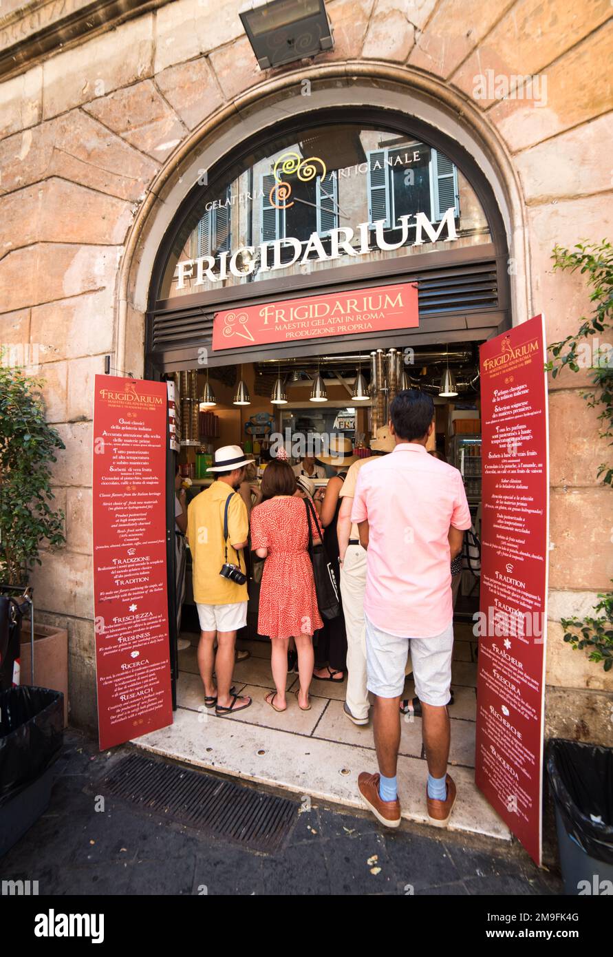 ROME, ITALIE - 30 JUIN 2019 : MAGASIN de crème glacée FRIGIDARIUM à Roma. Gelateria frigidarium est la célèbre boutique de glaces de Rome. Banque D'Images