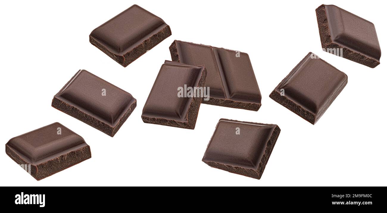 Morceaux de chocolat noir isolés sur fond blanc Banque D'Images