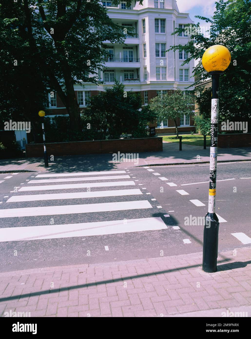 Lampadaire à une route, Abbey Road, Londres, Angleterre Banque D'Images