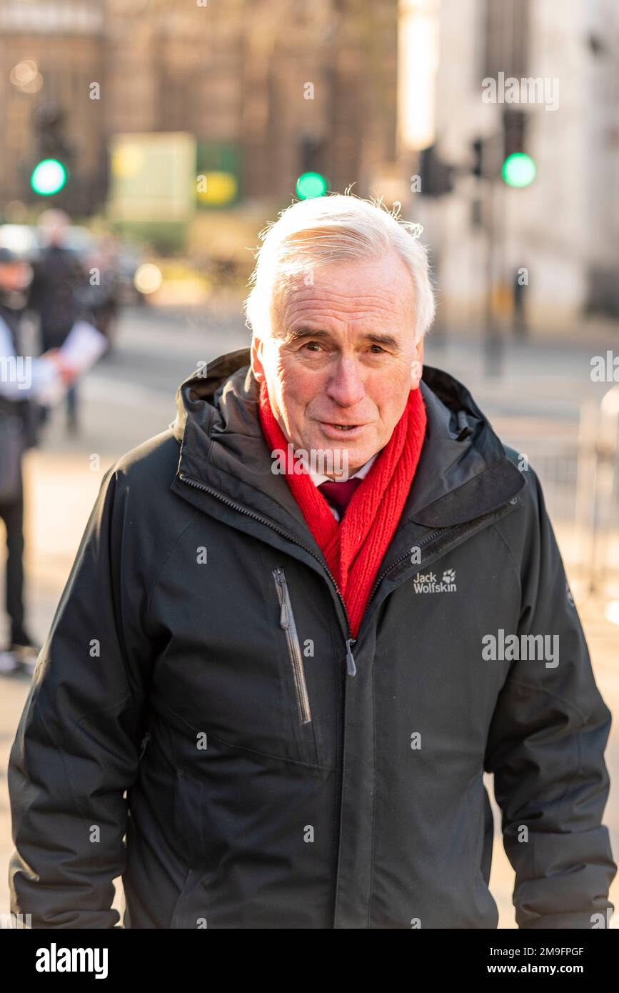 Westminster, Londres, Royaume-Uni. 18th janvier 2023. Les ministres arrivent à la Chambre des communes pour les questions du premier ministre. Le député travailliste John McDonnell Banque D'Images