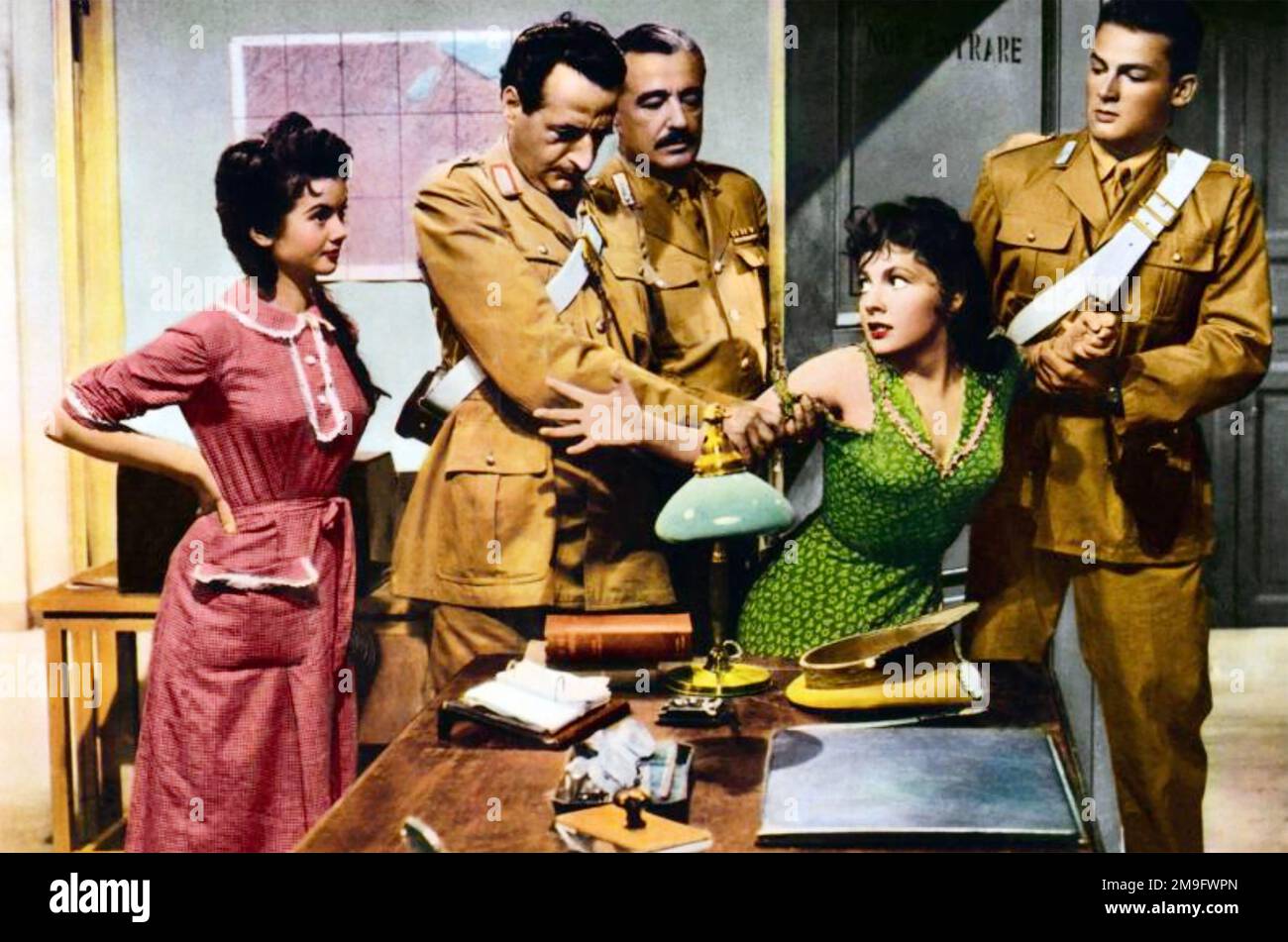 PAIN, AMOUR ET RÊVES 1953 film Titanus avec Gina Lollobrigida à droite Banque D'Images