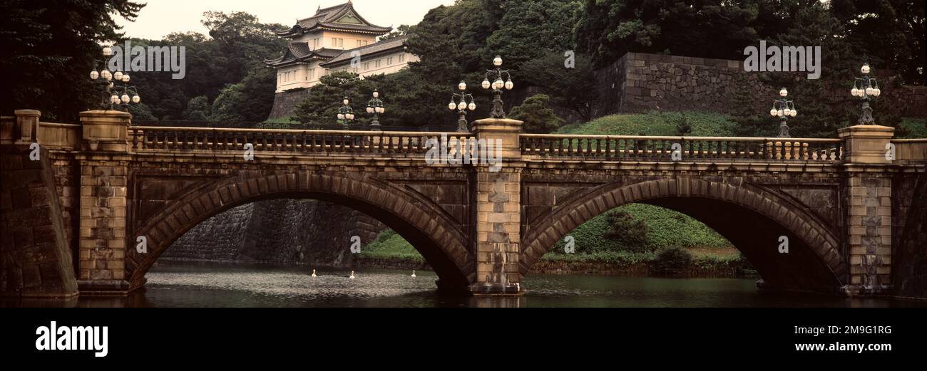 Pont au lever du soleil, Palais impérial, Tokyo, Japon Banque D'Images