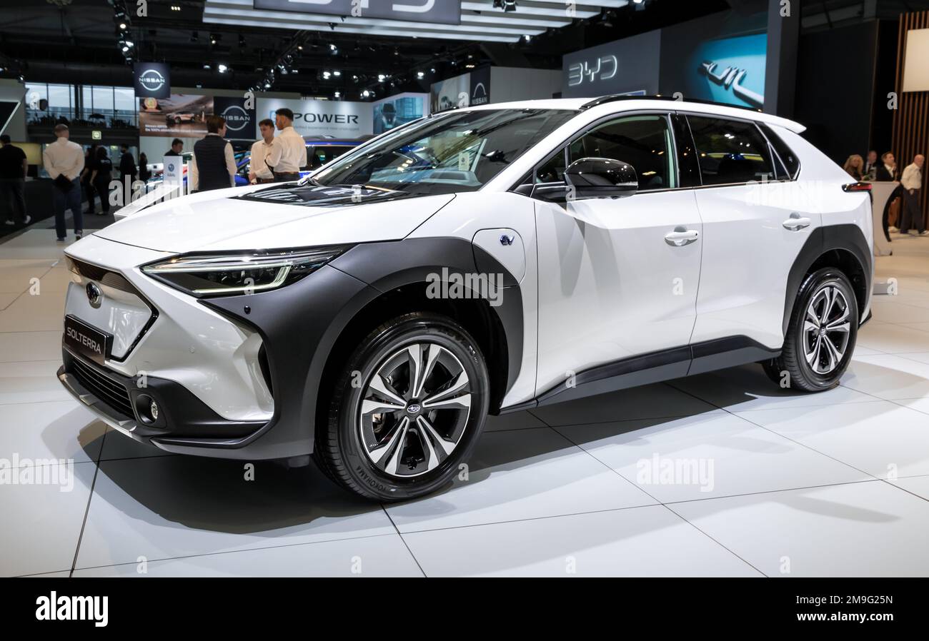 Nouvelle voiture électrique Subaru Solterra EV 2023 présentée au salon européen de l'automobile de Bruxelles. Bruxelles, Belgique - 13 janvier 2023. Banque D'Images