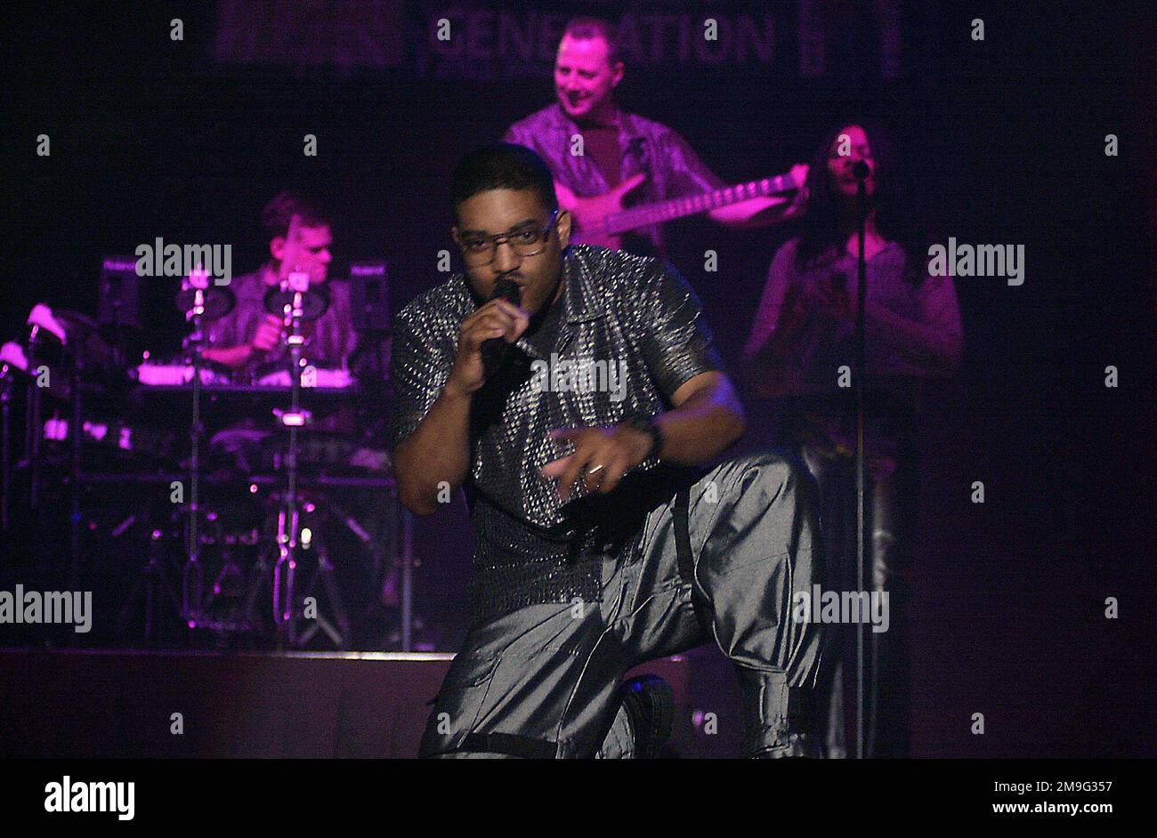 010430-F-4884R-007. [Complete] Scene Caption: Le sergent technique ...