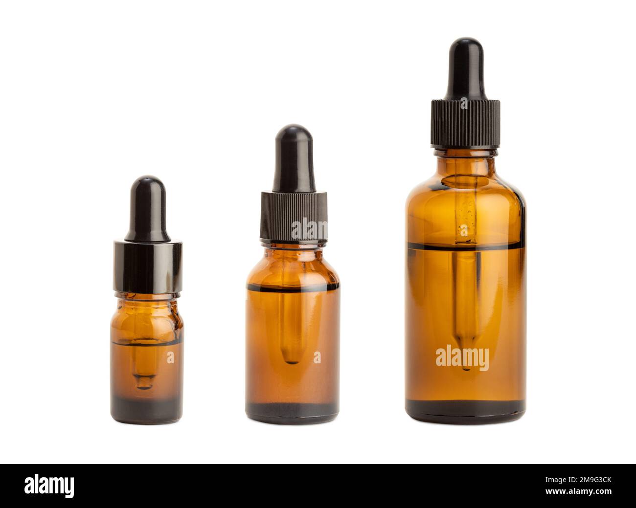 Jeu de flacons en verre ambré avec pipette isolée sur fond blanc Banque D'Images