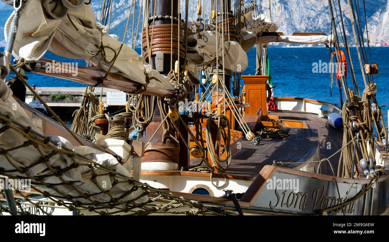 Gros plan du navire Siora Veronica, Lac de Garde, Malcesine, Vénétie, Italie Banque D'Images