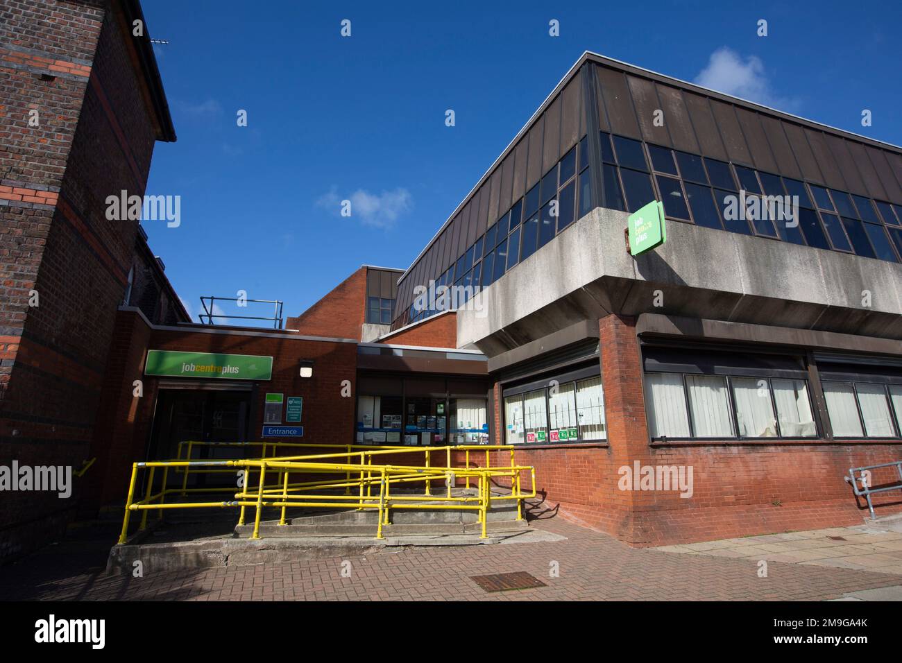 Toxteth Job Center, Liverpool. Le Syndicat des services publics et commerciaux lance un bulletin de vote d'action industrielle, le centre d'emploi de Toxteth étant prévu pour la fermeture. le secrétaire général Mark Serwotka a rencontré des membres du SCP et des membres de la communauté locale. Banque D'Images