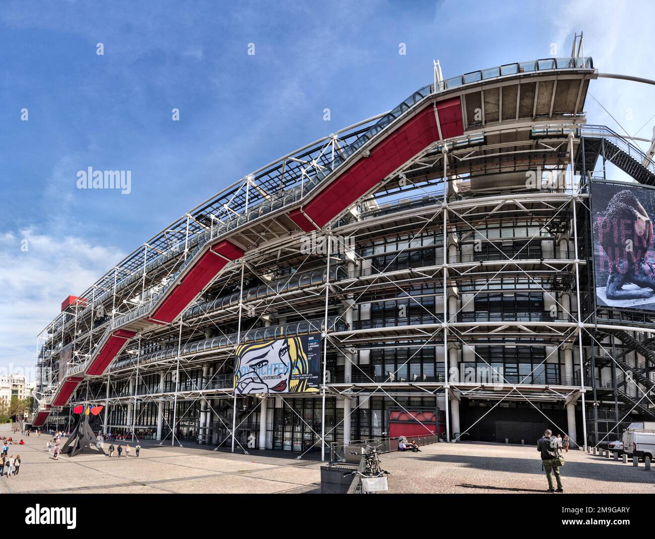 Photographie d'architecture moderne avec vue extérieure du Centre Pompidou, Paris, France Banque D'Images
