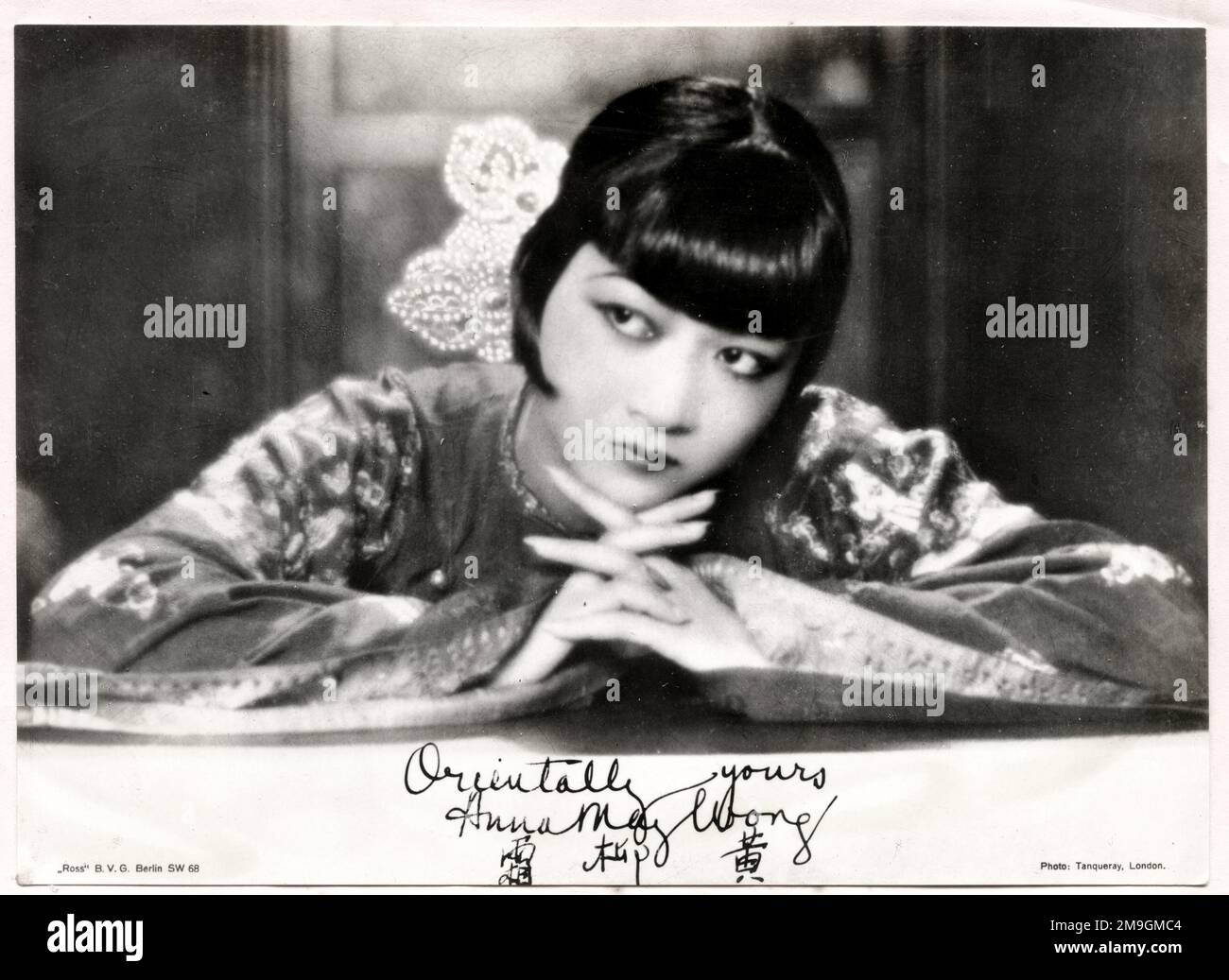 Wong Liu Tsong, Anna May Wong, actrice américaine, a signé une carte postale Banque D'Images