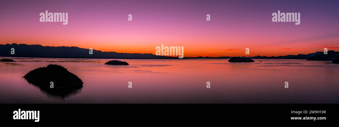 Vue sur la mer au coucher du soleil, Concepcion Bay, Baja California sur, Mexique Banque D'Images