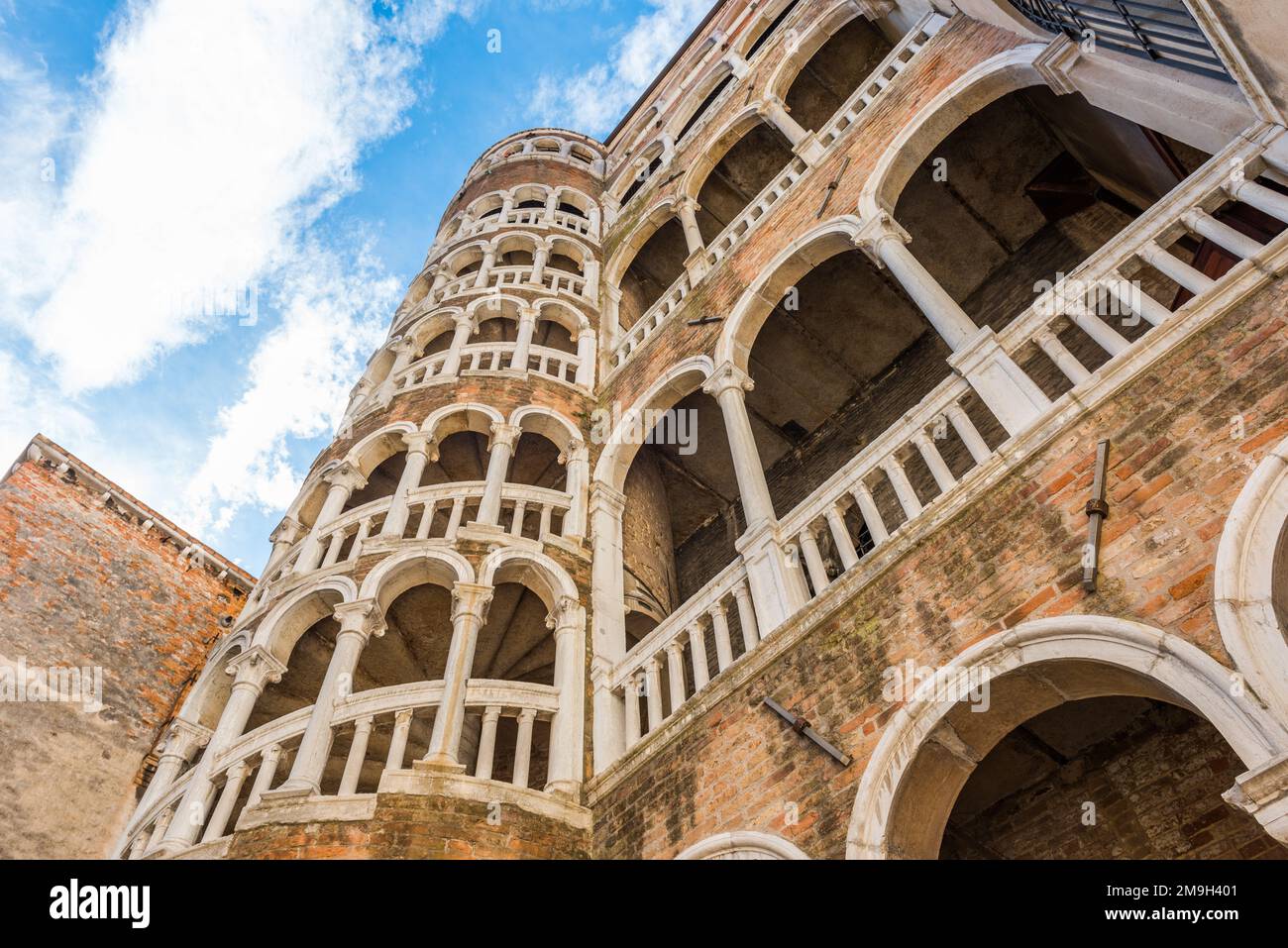 Scala Contarini del Bovolo (Palazzo Contarini del Bovolo) à Venise. Le Palazzo Contarini del Bovolo est un petit palais connu avec des escaliers en spirale. Banque D'Images