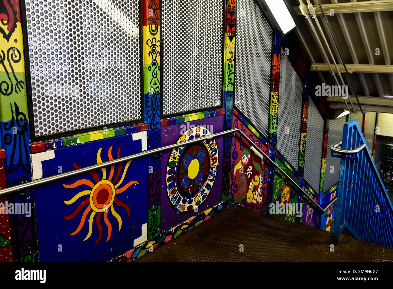 Escalier coloré à la gare, Chicago, Illinois, États-Unis Banque D'Images
