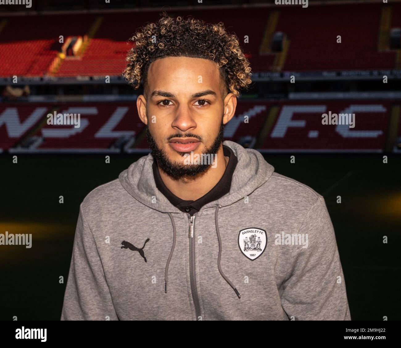 Barry Cotter signe pour Barnsley dans le cadre d'une offre de 3,5 ans à Oakwell, Barnsley, Royaume-Uni, le 18th janvier 2023 (photo de Mark Cosgrove/News Images) Banque D'Images