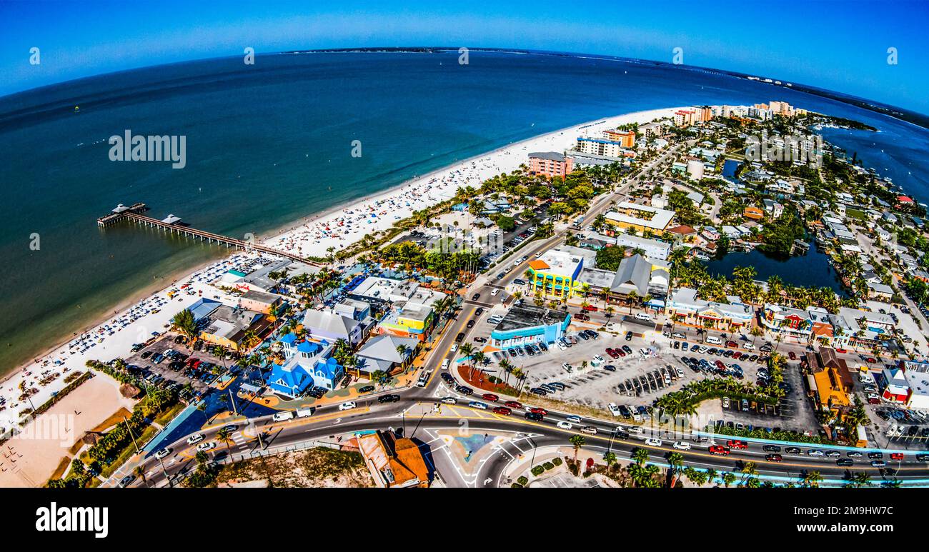 Vue aérienne de la plage, de la mer et de la ville, fort Myers Beach, Floride, États-Unis Banque D'Images