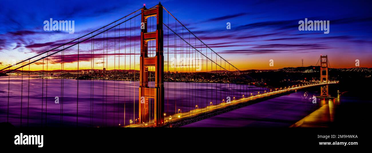 Golden Gate Bridge à Dawn, Californie, États-Unis Banque D'Images