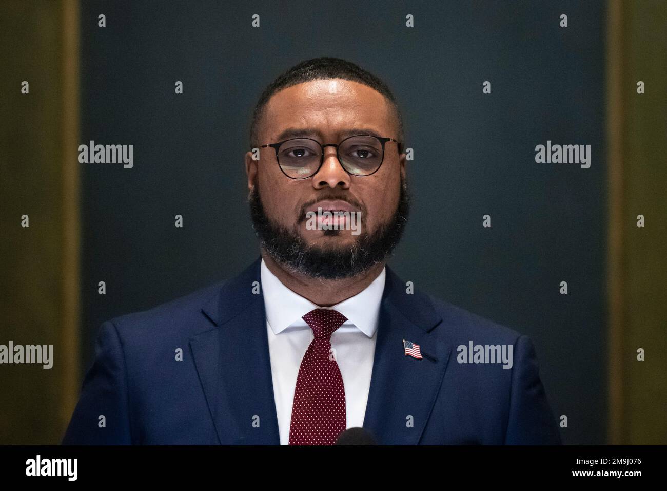 Democratic Lt. Gov. Austin Davis during his inauguration as Pennsylvania's first Black lieutenant governor, Tuesday, Jan. 17, 2023, at the state Capitol in Harrisburg, Pa. (AP Photo/Matt Rourke) Banque D'Images