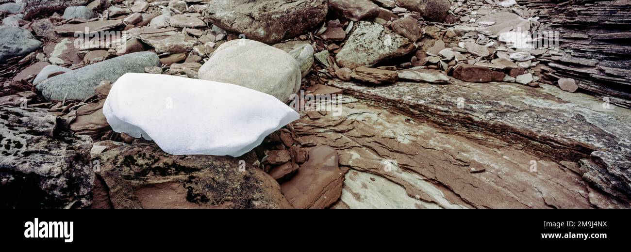 Paysage avec glace, rochers et formations rocheuses Banque D'Images