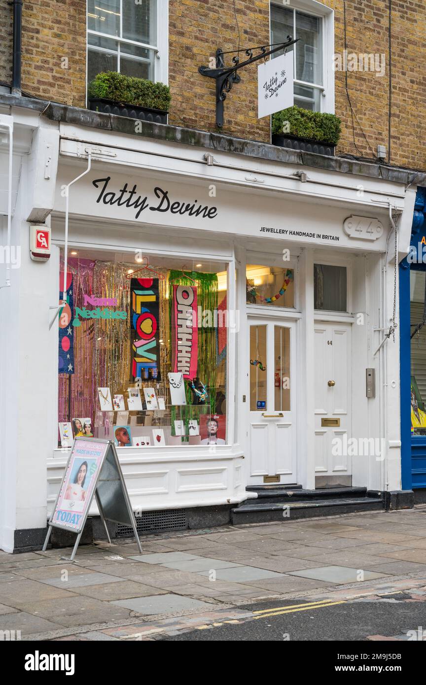 Tatty Devine, une boutique indépendante qui vend des bijoux d'art en perspex, en bois et en tissu. Monmouth Street, Seven Dials, Londres, Angleterre, Royaume-Uni Banque D'Images