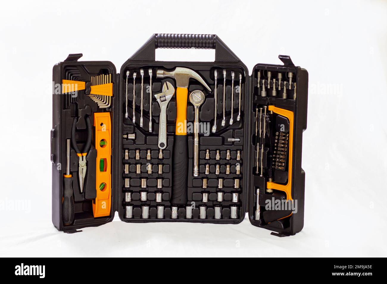 toolbox avec une grande variété de ces éléments, sur fond blanc Banque D'Images