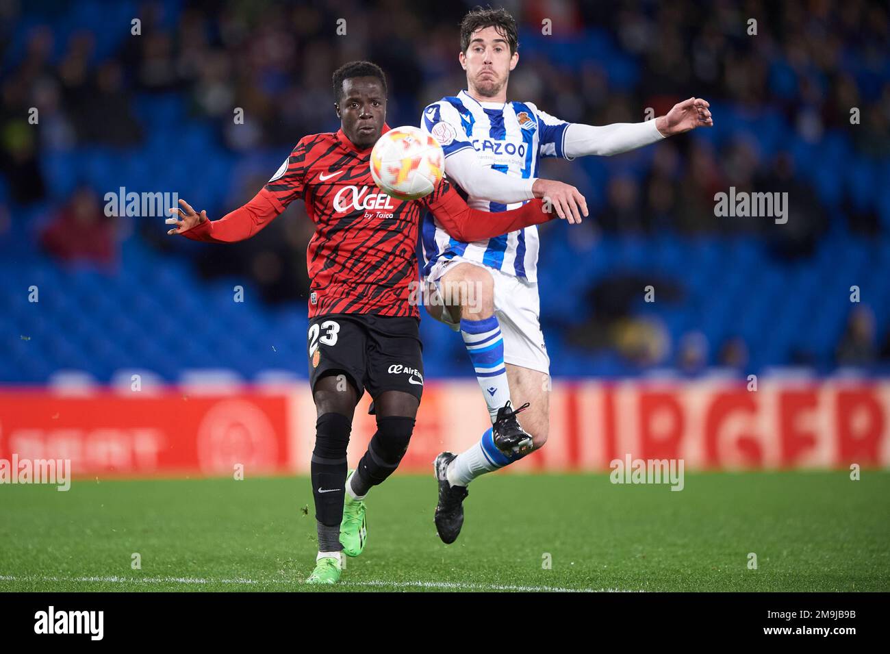 Amath Ndiaye du RCD Mallorca et Aritz Elustrondo de Real Sociedad pendant le match de Copa del Rey entre Real Sociedad et RCD Mallorca à Reale Arena Banque D'Images