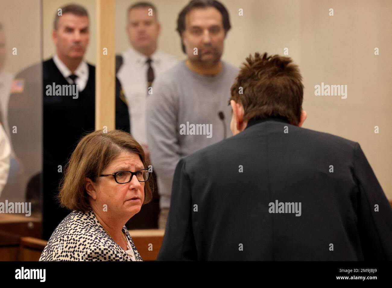 L'avocat de la défense Tracy Miner s'entretient avec la procureure Lynn