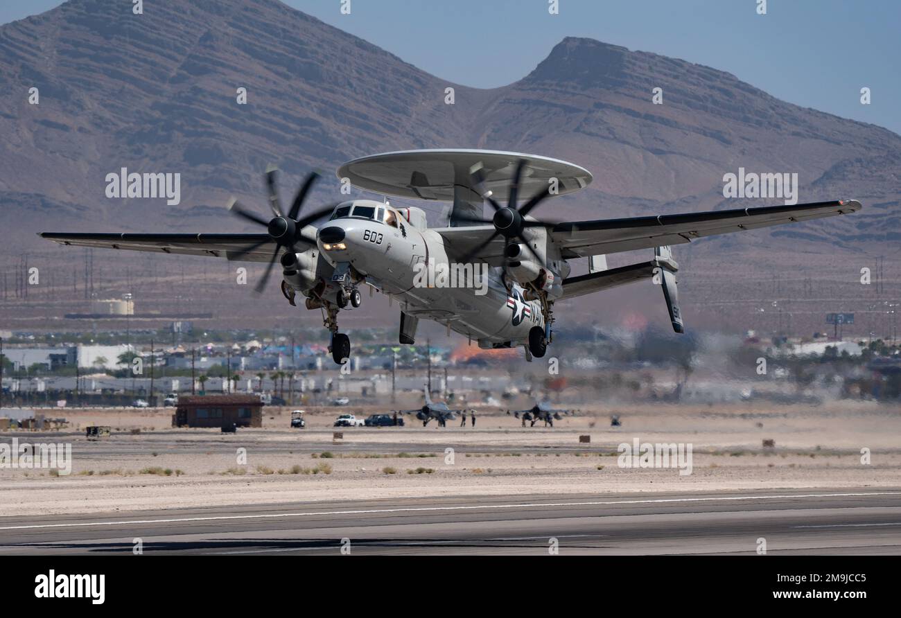 Maquette Avion AWACS E-2C Hawkeye 1:350 - Haute Précision, Pour Porte-Avions (CROWN)