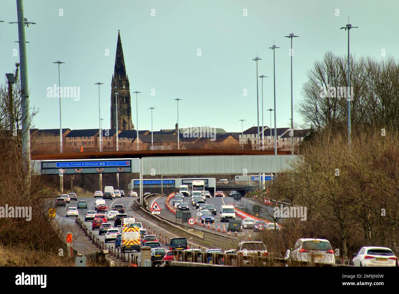 M8 autoroute au prêt de Dobbie en circulation à l'heure de pointe Glasgow, Écosse, Royaume-Uni Banque D'Images