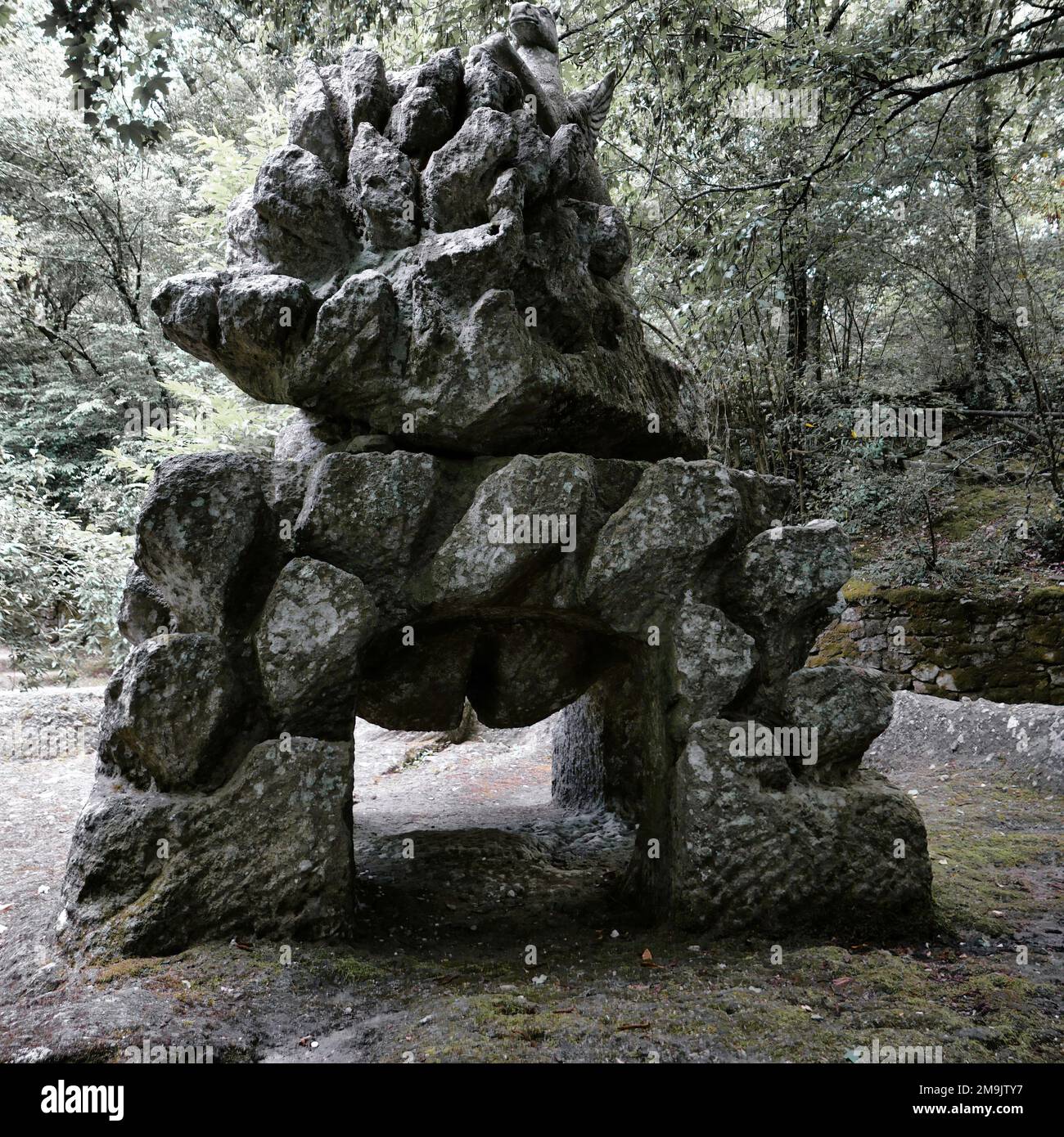 Le Parc des Monstres de Bomarzo (Viterbo), est un jardin de la Renaissance de 1500 avec de nombreuses statues monstrueuses qui représentent encore un mystère Banque D'Images