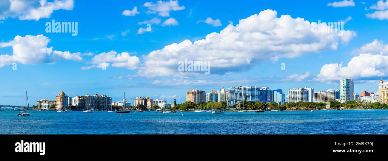 Horizon avec gratte-ciel et Sarasota Bay, Sarasota, Floride, États-Unis Banque D'Images