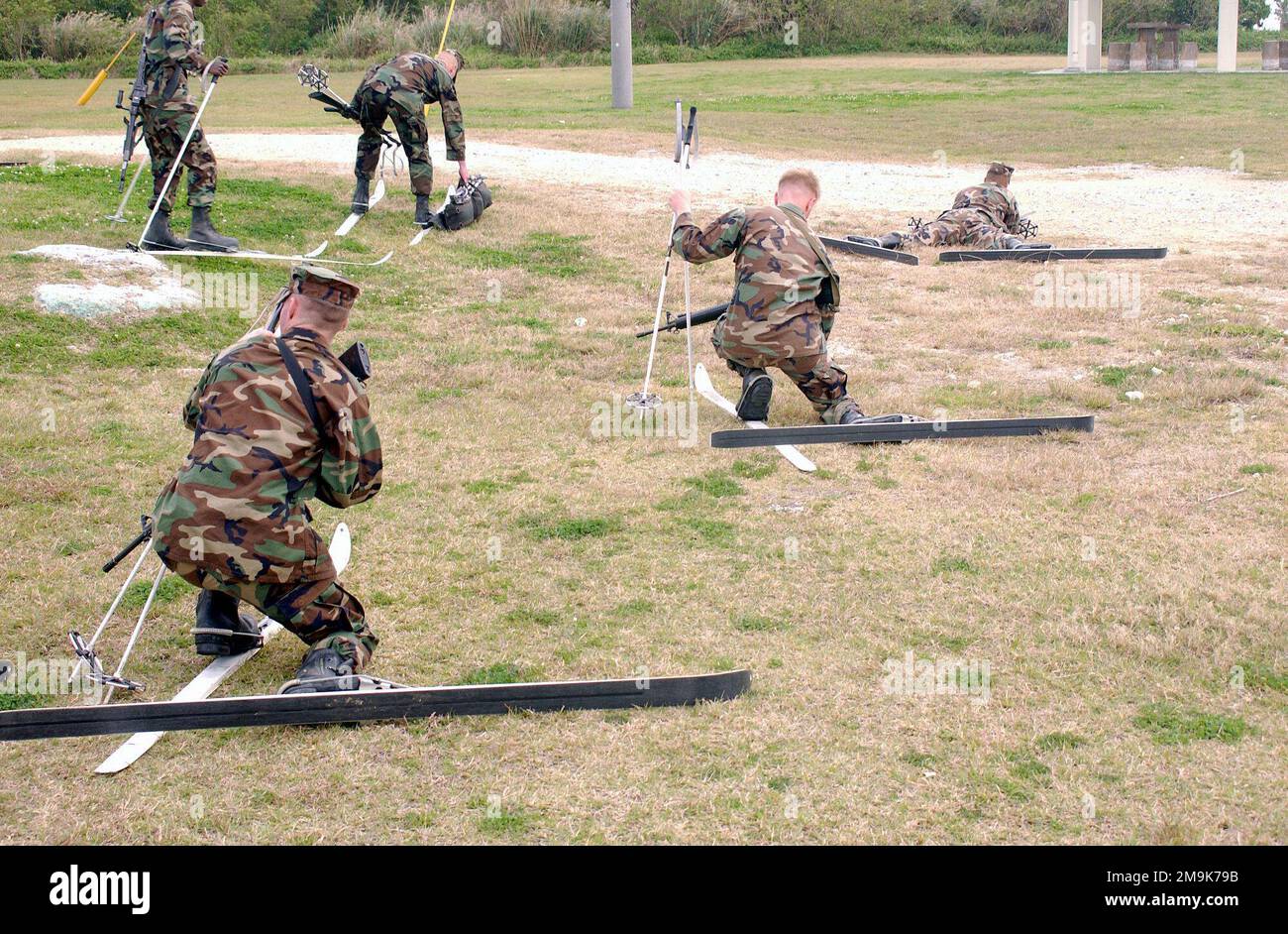 030205-M-2796K-001. Base : base du corps marin, Camp Hansen État : Okinawa pays : Japon (JPN) Banque D'Images